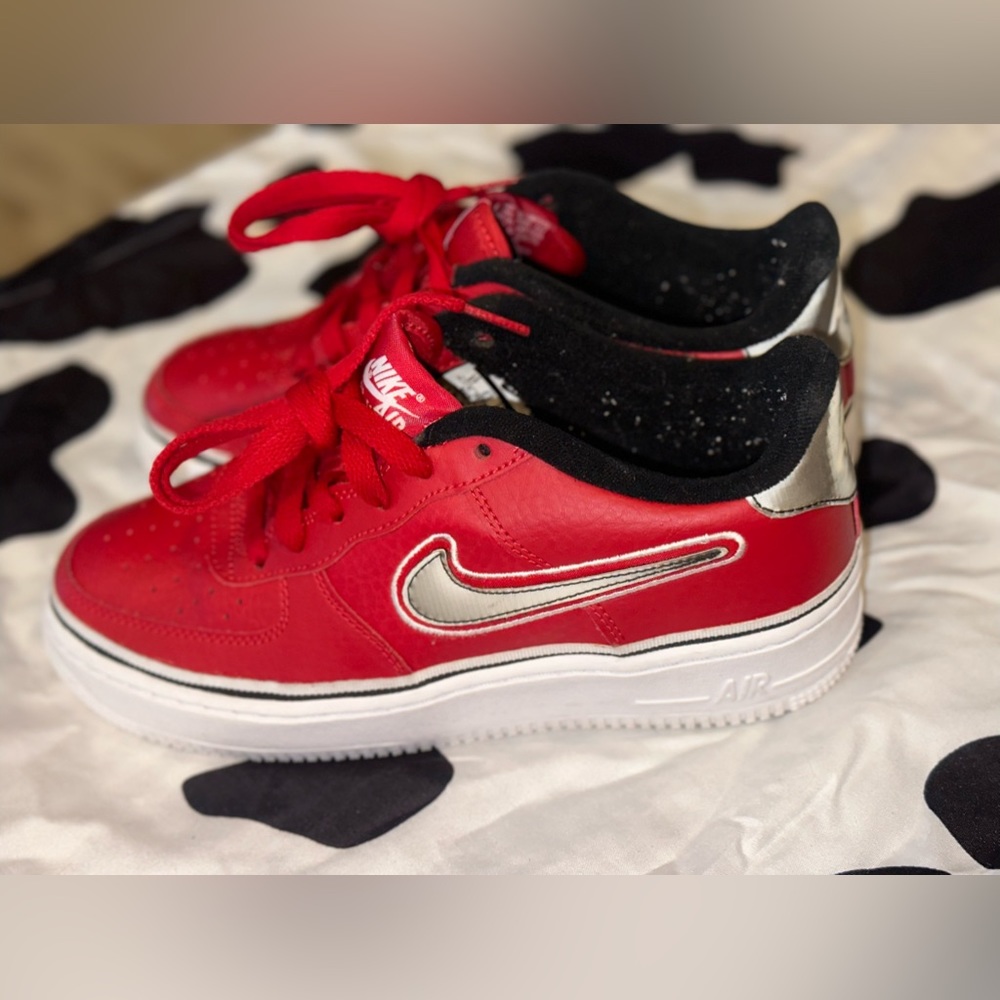 LIGHTLY WORN RED AIR FORCE ONE size 6Y (fits like 7.5w)